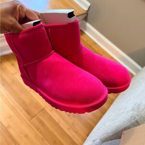 UGG Classic Mini II